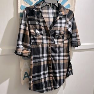 Paper + Tee Womens Plaid black/tan/white SZ Medium short quarter sleeve buttons